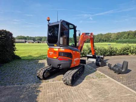 Een splinternieuwe Kubota U27 voor Nijenhuis Grondwerk en Sierbestrating