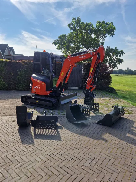 Een splinternieuwe Kubota U27 voor Nijenhuis Grondwerk en Sierbestrating