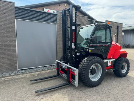 Onze verhuurvloot is weer uitgebreid! Recent hebben we 5 nieuwe Manitou ruwterreinheftrucks toegevoegd: