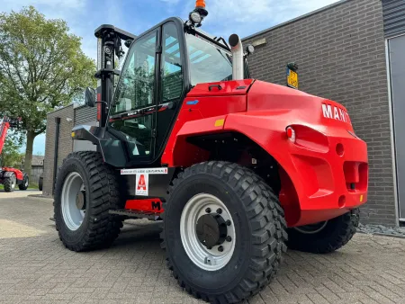 Onze verhuurvloot is weer uitgebreid! Recent hebben we 5 nieuwe Manitou ruwterreinheftrucks toegevoegd: